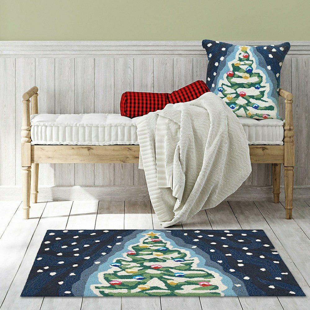 Indoor/Outdoor Hand-Hooked Christmas Tree Accent Rug, 24" x 36" | Plow & Hearth
