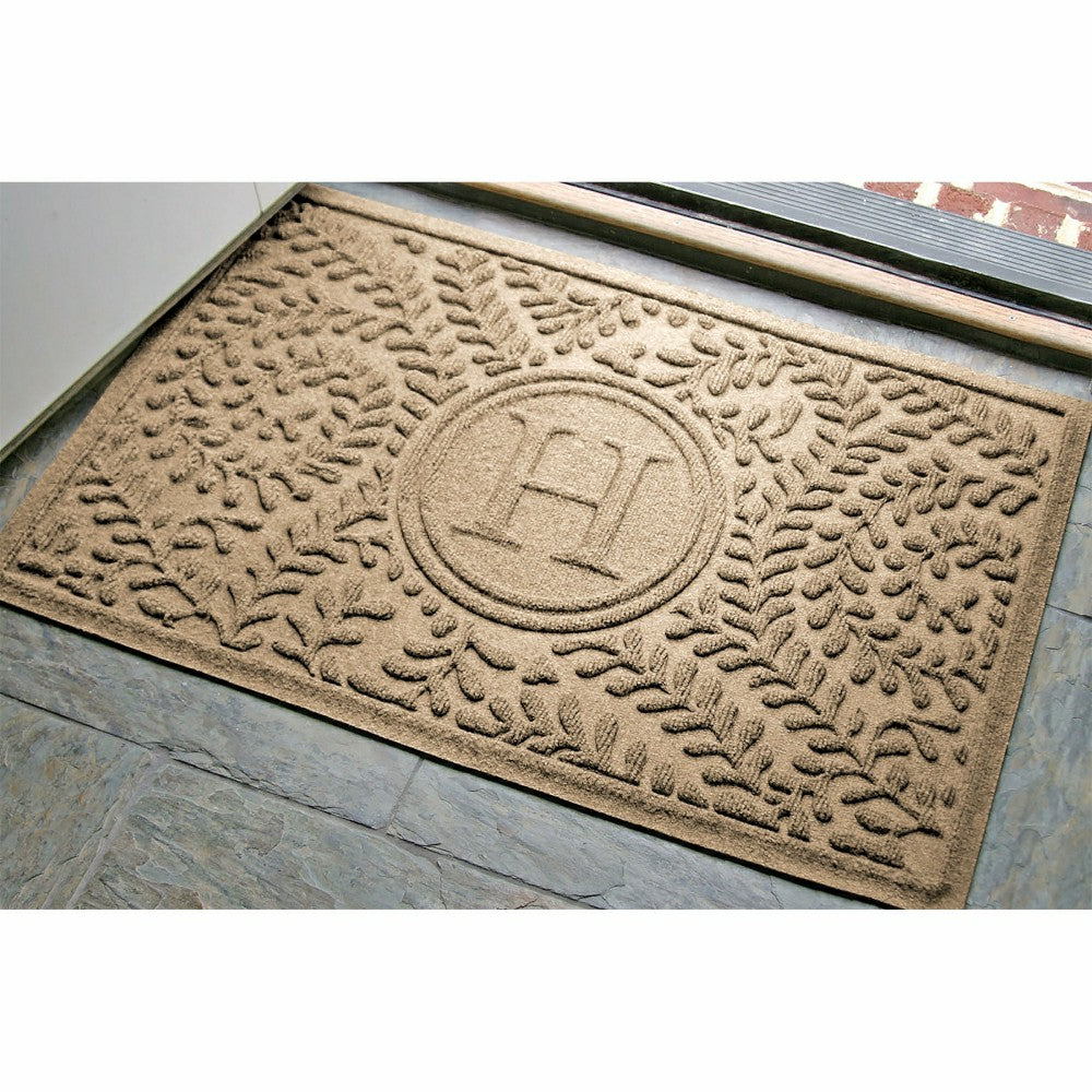 Boxwood Monogram Indoor/Outdoor Door Mat, 2'x3' | Plow & Hearth