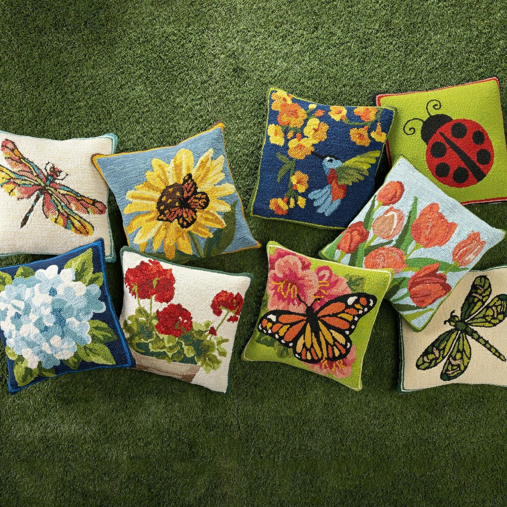 Indoor/Outdoor Geranium Hooked Polypropylene Throw Pillow | Plow & Hearth
