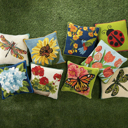 Indoor/Outdoor Geranium Hooked Polypropylene Throw Pillow | Plow & Hearth