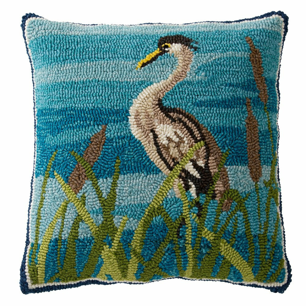 Indoor/Outdoor Blue Heron Hooked Polypropylene Throw Pillow | Plow & Hearth