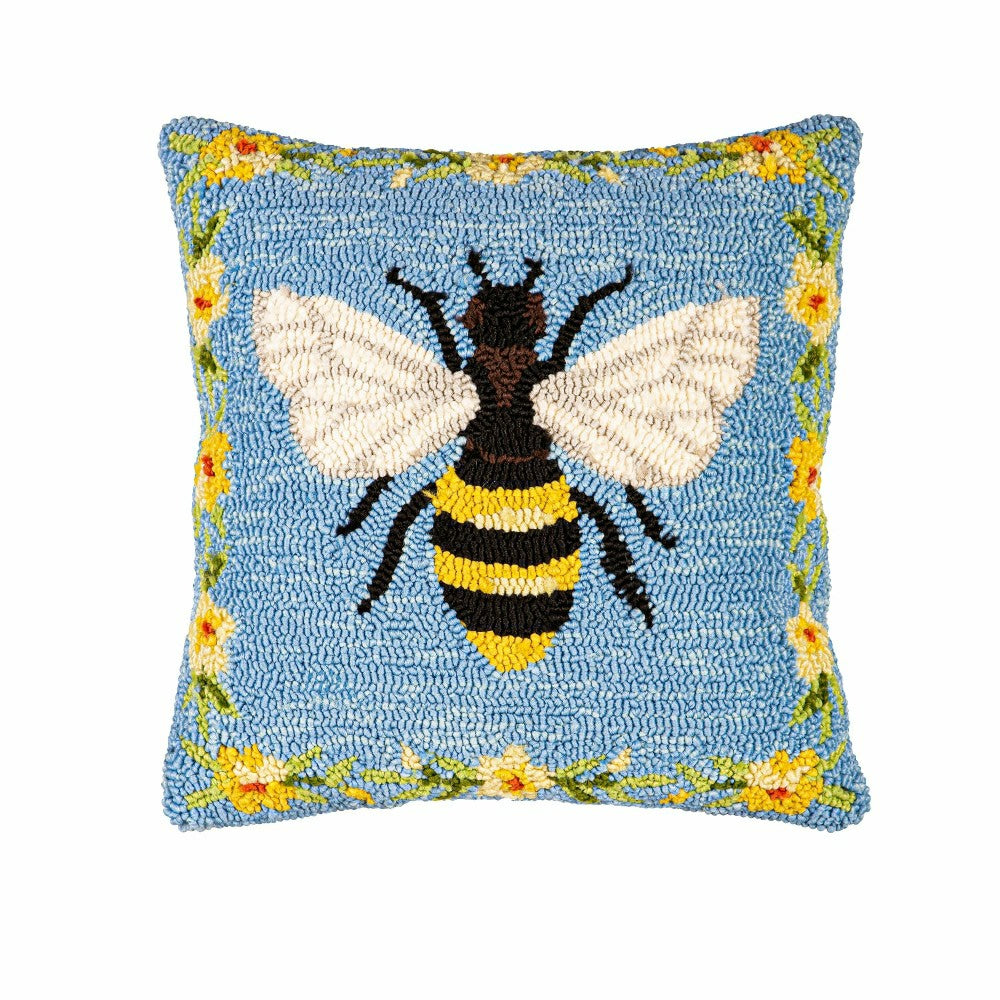 Indoor/Outdoor Bee Hooked Polypropylene Throw Pillow | Plow & Hearth