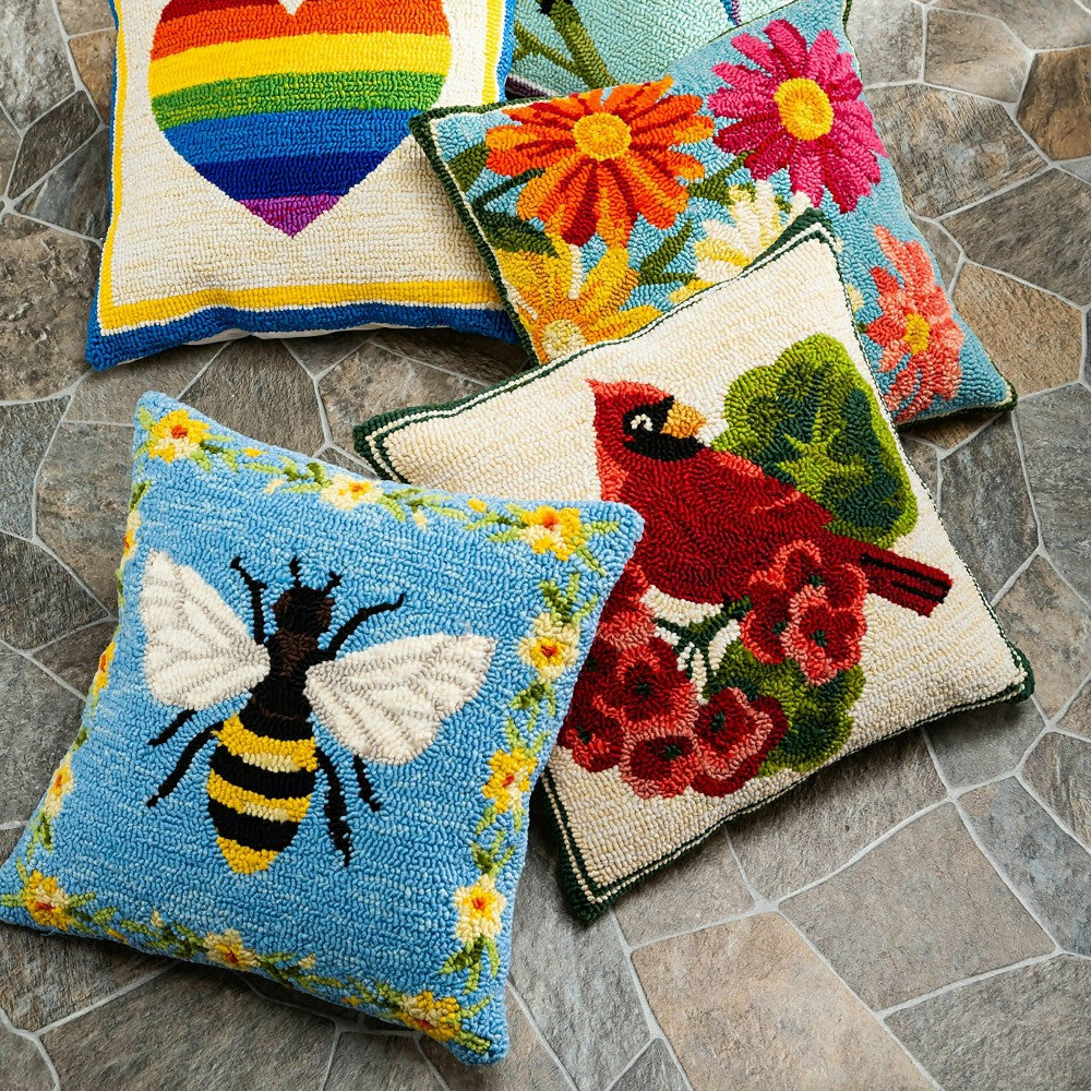 Indoor/Outdoor Bee Hooked Polypropylene Throw Pillow | Plow & Hearth