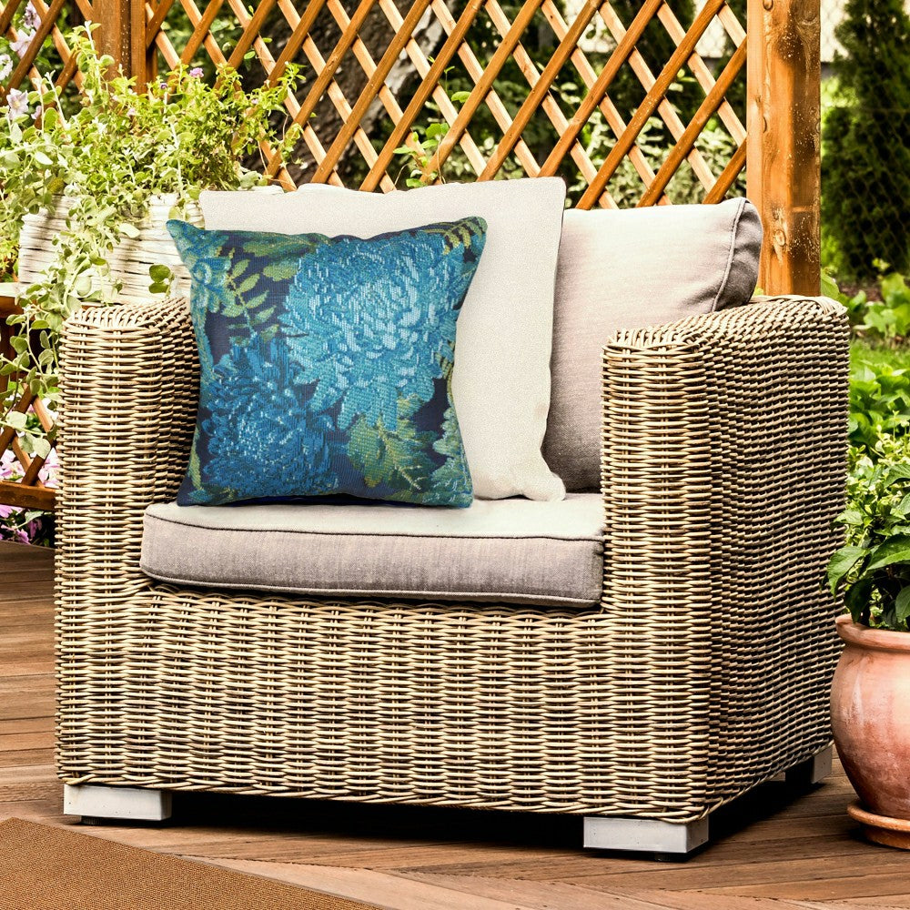 Indoor/Outdoor Chrysanthemum Polypropylene Throw Pillow | Plow & Hearth