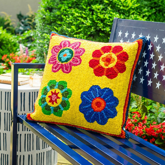 Indoor/Outdoor Palermo Floral Hooked Polypropylene Throw Pillow | Plow & Hearth