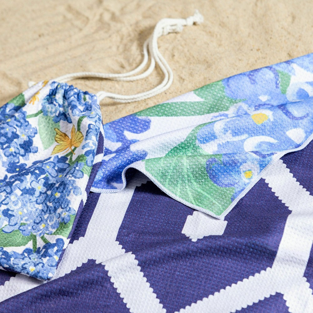 Seaside Retreat Towel, Quick Dry Waffle Weave w/ Matching Carrying Cas | Plow & Hearth