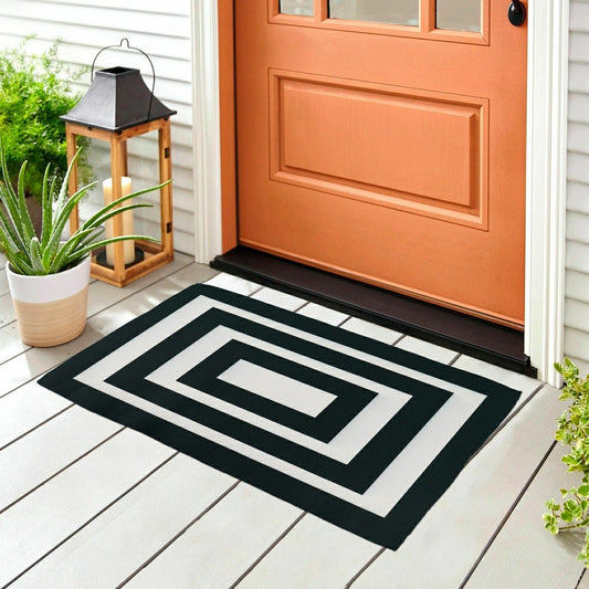 Black and White Frame Layering Mat | Plow & Hearth