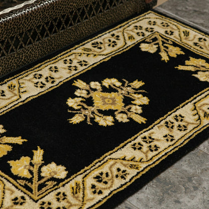 Jardin Wool Rug, 44"x22" | Plow & Hearth