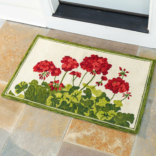 Indoor/Outdoor Geranium Hooked Polypropylene Accent Rug | Plow & Hearth