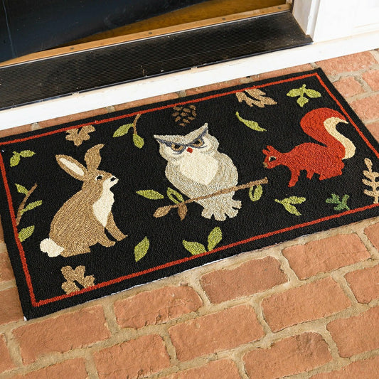 Indoor/Outdoor Hooked Woodland Rug | Plow & Hearth