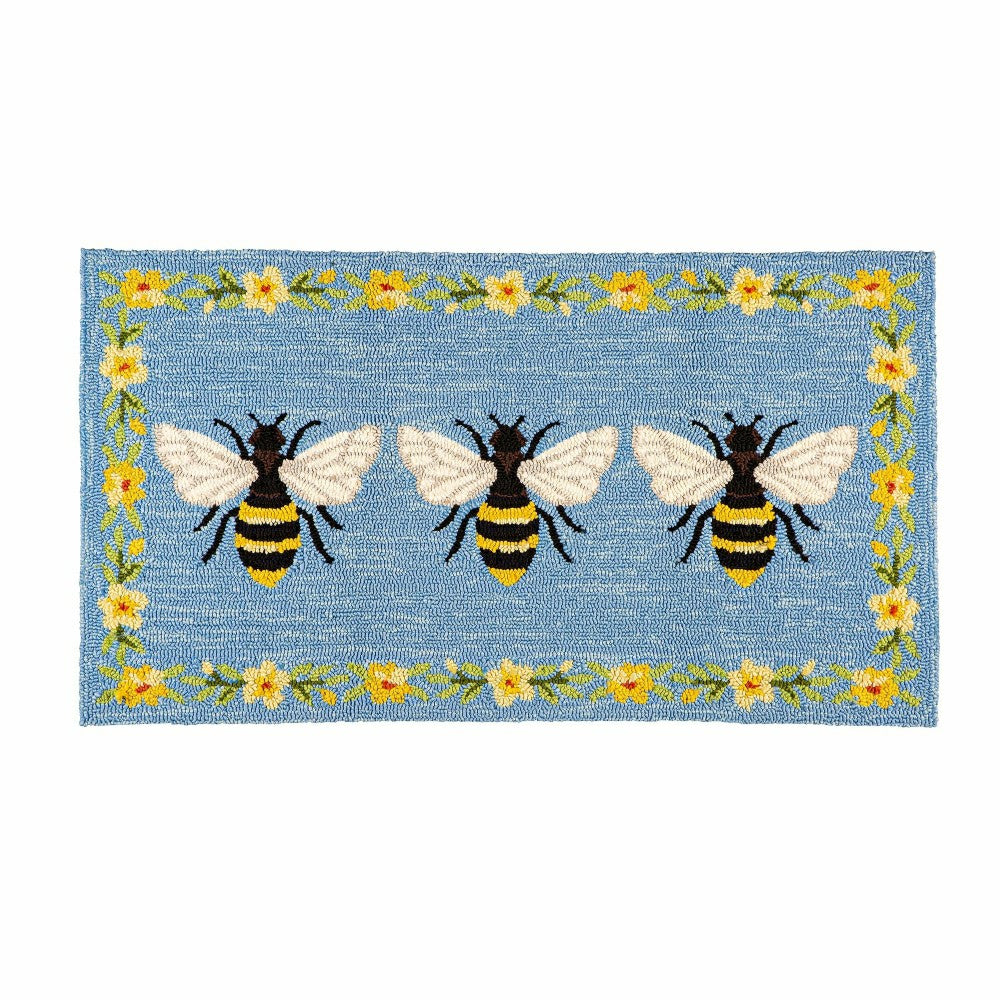 Indoor/Outdoor Bee Hooked Polypropylene Accent Rug | Plow & Hearth