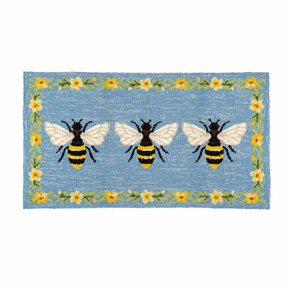 Indoor/Outdoor Bee Hooked Polypropylene Accent Rug | Plow & Hearth