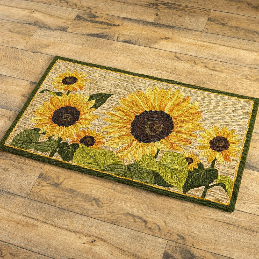 Indoor/Outdoor Sunflower Hooked Polypropylene Accent Rug | Plow & Hearth