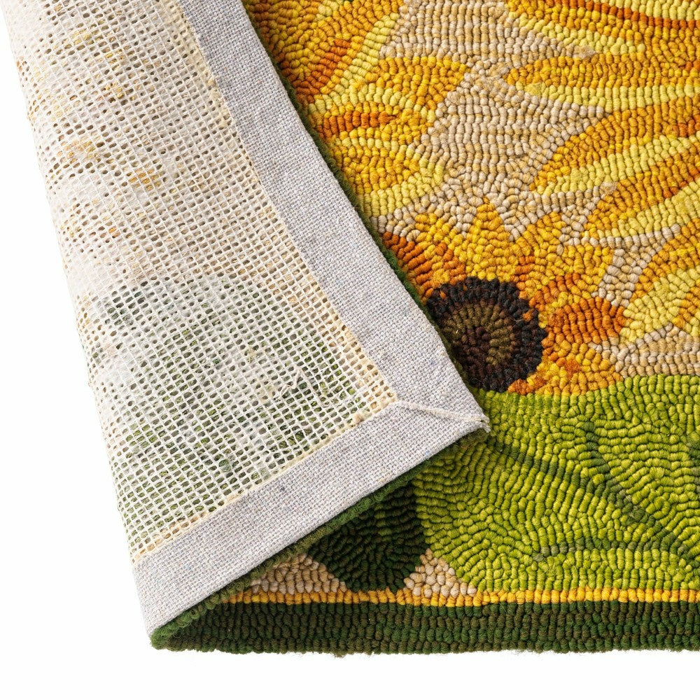 Indoor/Outdoor Sunflower Hooked Polypropylene Accent Rug | Plow & Hearth