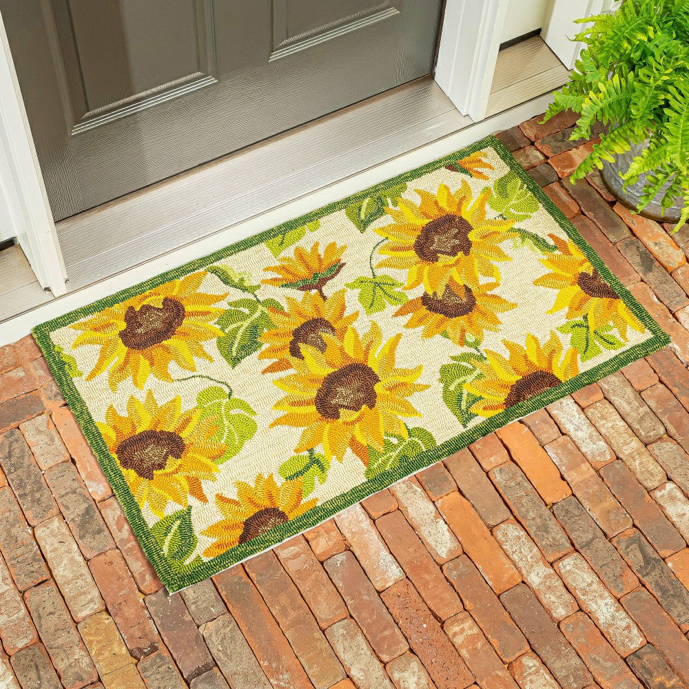 Indoor/Outdoor Sunflower Hooked Polypropylene Accent Rug 24"x42" | Plow & Hearth