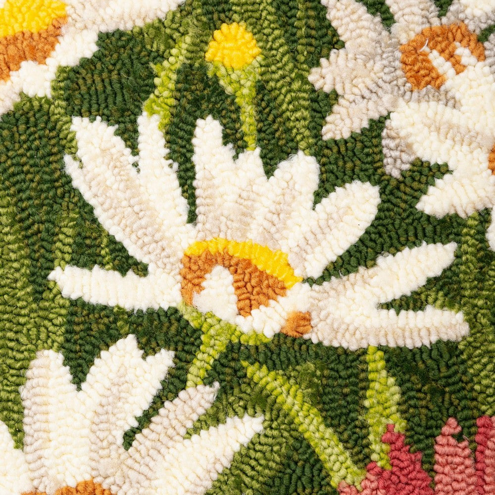 Indoor/Outdoor Daisy Walk Hooked Polypropylene Accent Rug | Plow & Hearth
