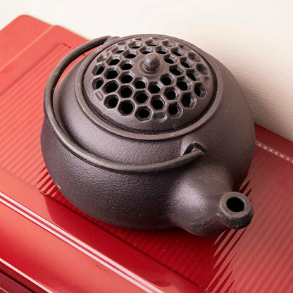 3 QT. Cast Iron Steamer Kettle | Plow & Hearth