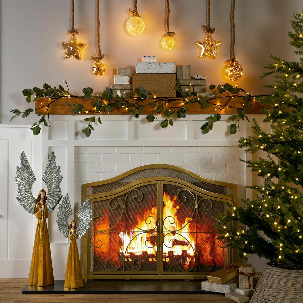 Indoor/Outdoor Battery-Operated Lighted Eucalyptus Garland | Plow & Hearth