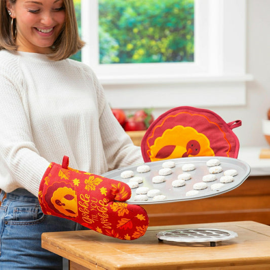 Seasonal Oven Mitt and Pot Holder Set | Plow & Hearth
