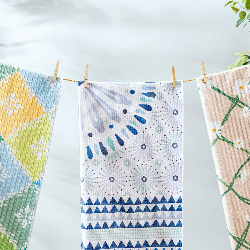 Seaside Retreat Towel Quick Dry Waffle Weave w/ Matching Carrying Case | Plow & Hearth