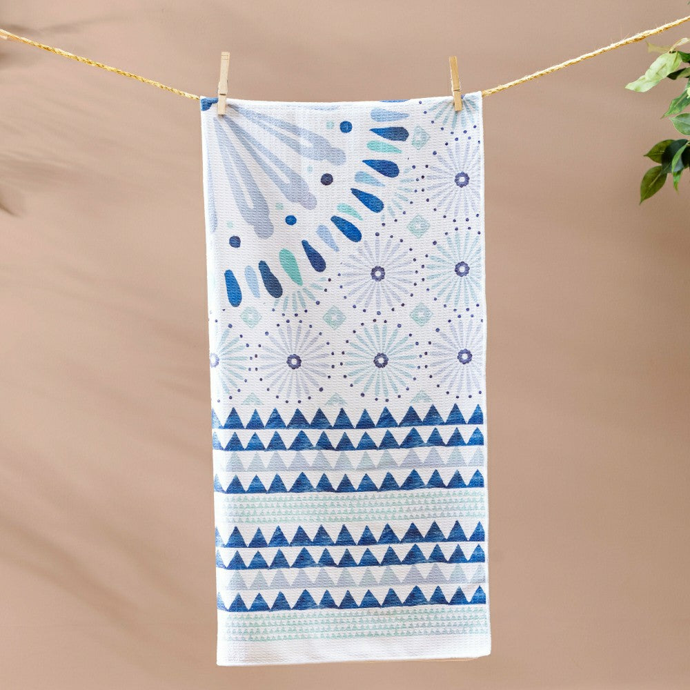 Seaside Retreat Towel Quick Dry Waffle Weave w/ Matching Carrying Case | Plow & Hearth