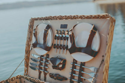 Charleston Picnic Basket | Plow & Hearth