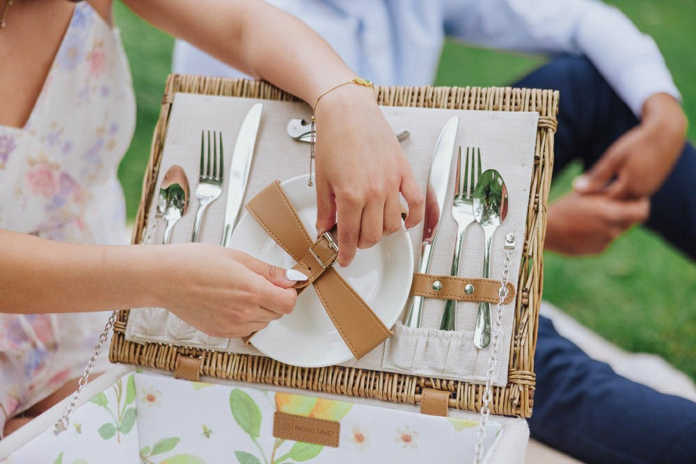 Lemongrove Picnic Basket for 2 - Bees & Lemons | Plow & Hearth