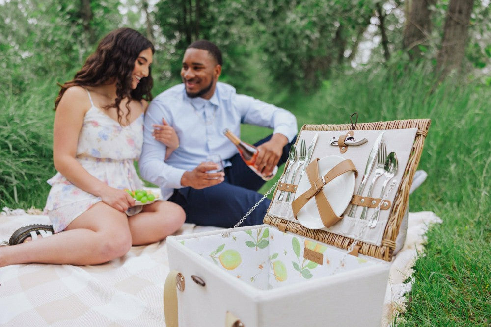 Lemongrove Picnic Basket for 2 - Bees & Lemons | Plow & Hearth