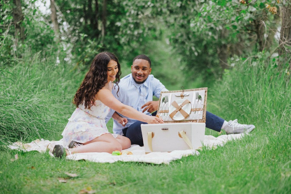 Lemongrove Picnic Basket for 2 - Bees & Lemons | Plow & Hearth