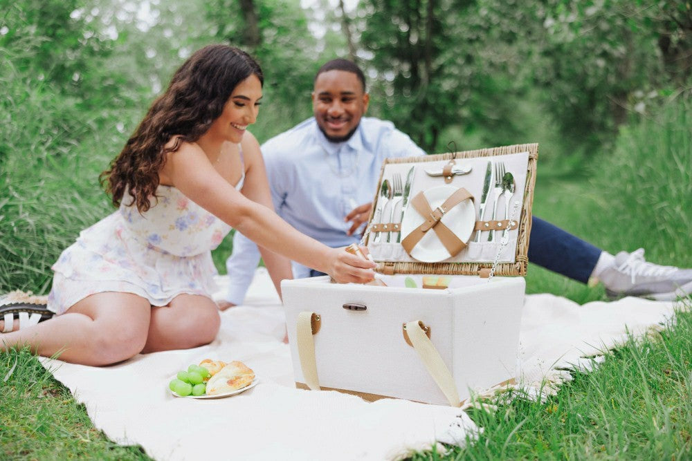 Lemongrove Picnic Basket for 2 - Bees & Lemons | Plow & Hearth