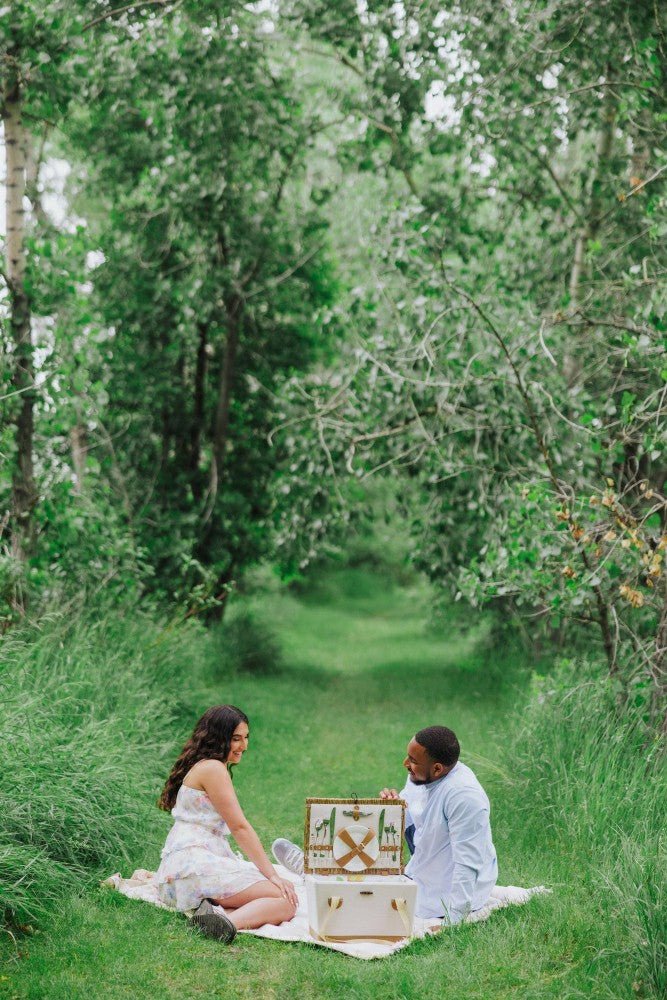 Lemongrove Picnic Basket for 2 - Bees & Lemons | Plow & Hearth