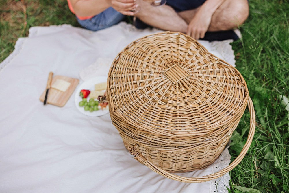 Heart Picnic Basket | Plow & Hearth