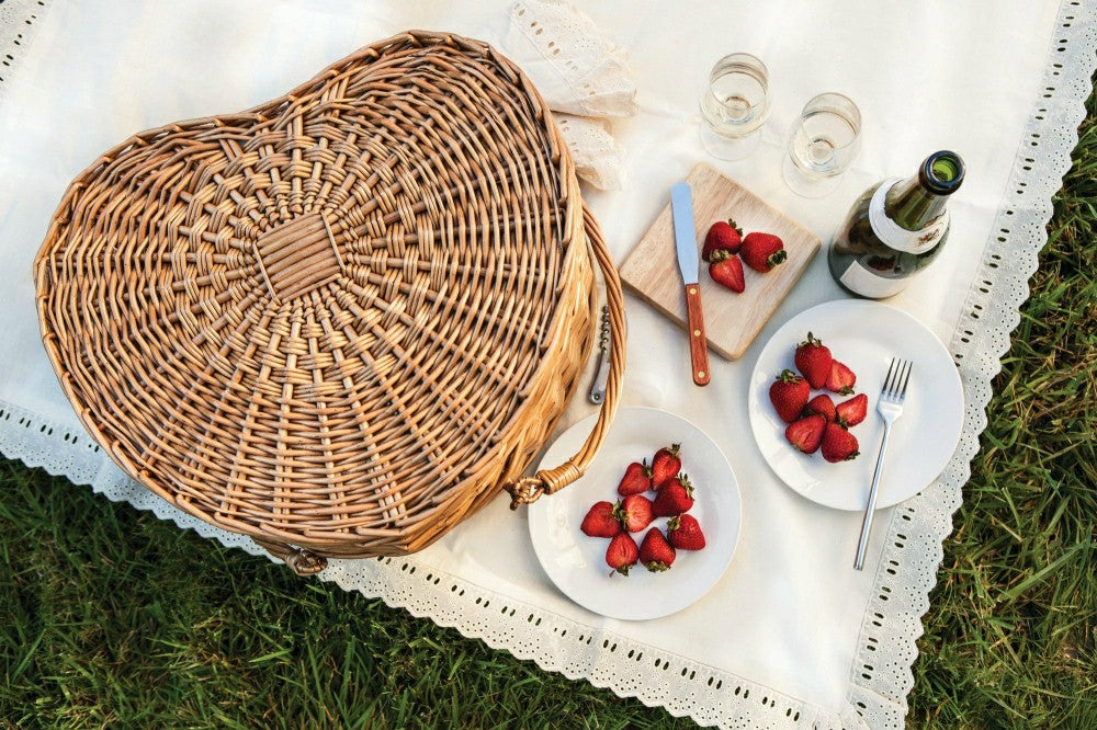 Heart Picnic Basket | Plow & Hearth