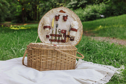 Heart Picnic Basket | Plow & Hearth