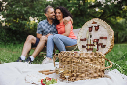 Heart Picnic Basket | Plow & Hearth
