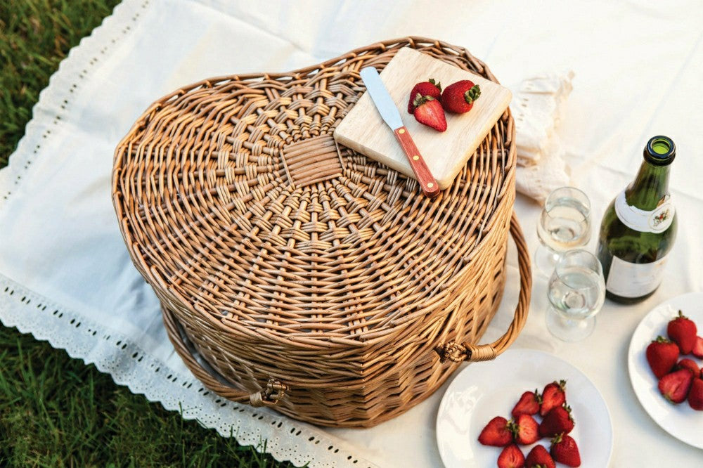 Heart Picnic Basket | Plow & Hearth