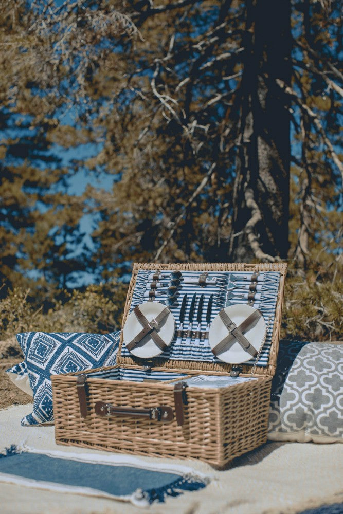 Belmont Picnic Basket | Plow & Hearth
