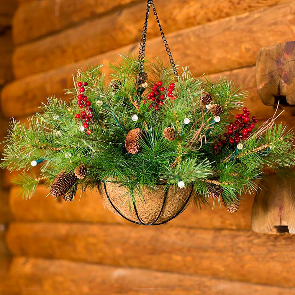 Holiday Hanging Basket | Plow & Hearth