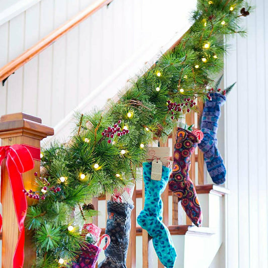 Lighted Holiday Garland | Plow & Hearth