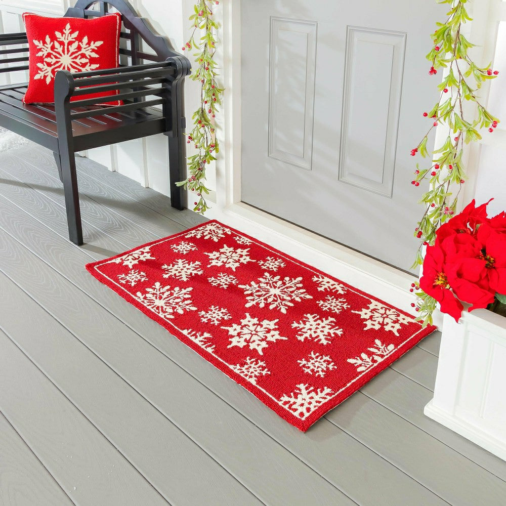 Indoor/Outdoor Hooked Pillow Snowflake Polypropylene, 18"x18" | Plow & Hearth