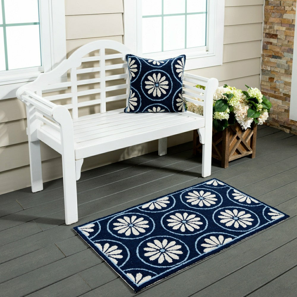 Blue Coastal Indoor/Outdoor Hooked Pillow 18"x18" | Plow & Hearth