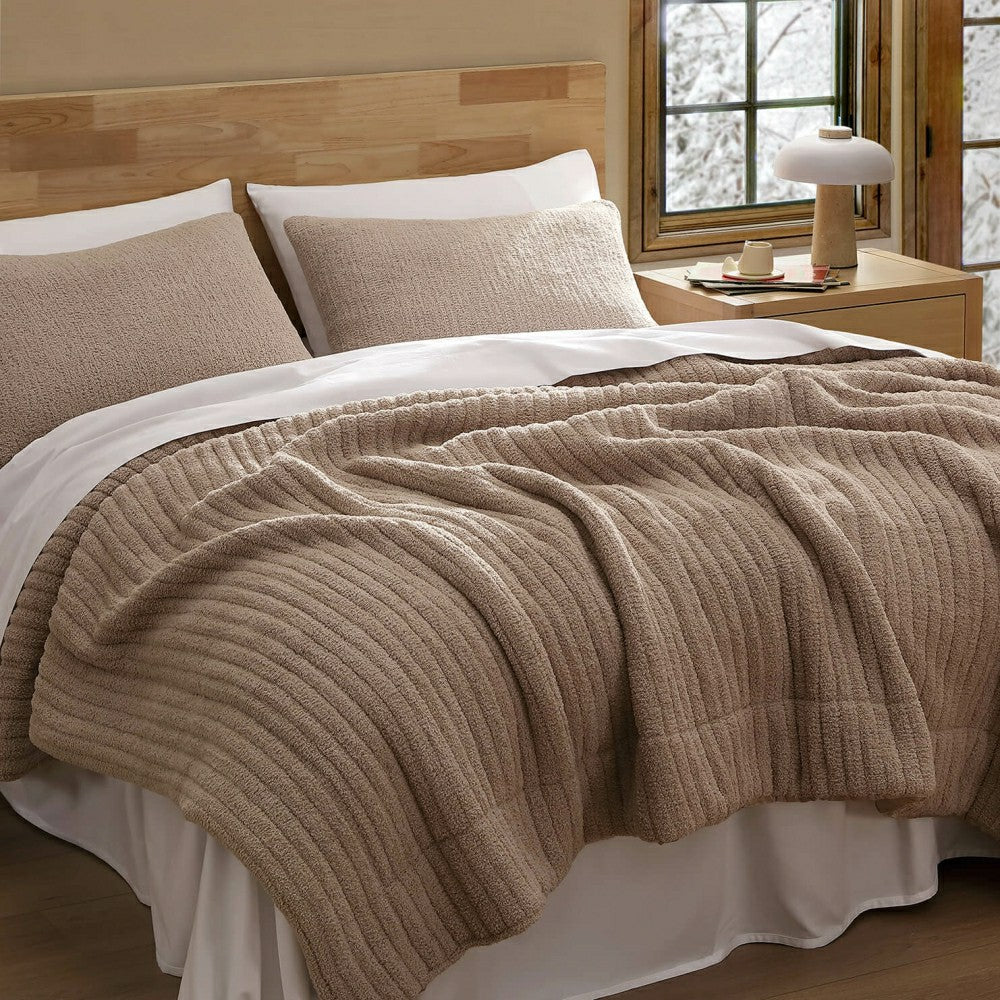 Snug Piped Comforter | Plow & Hearth