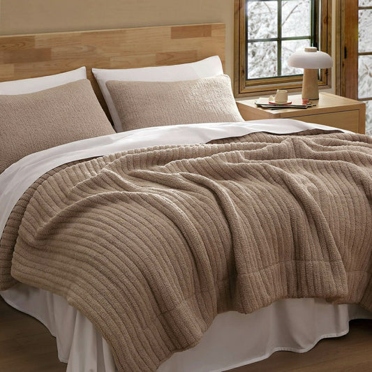 Snug Piped Comforter | Plow & Hearth