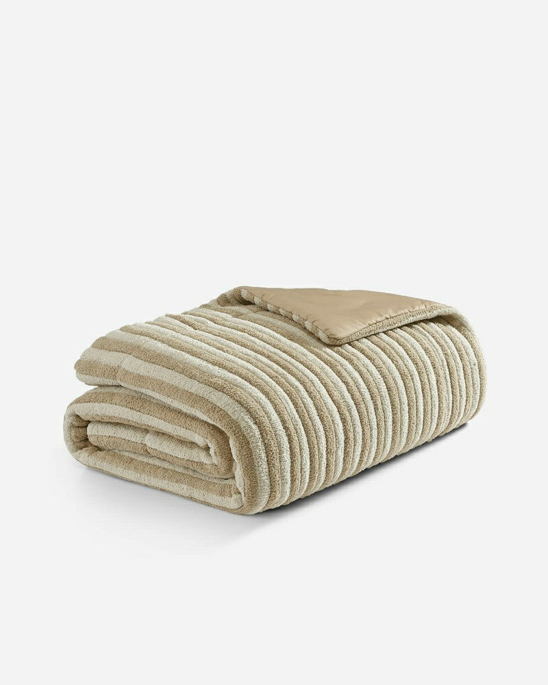 Snug Piped Comforter | Plow & Hearth