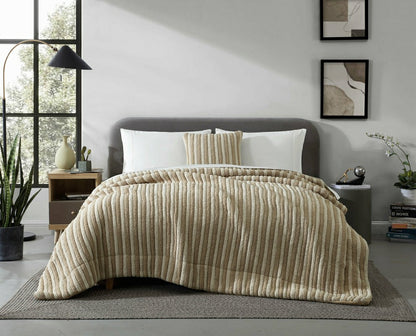 Snug Piped Comforter | Plow & Hearth