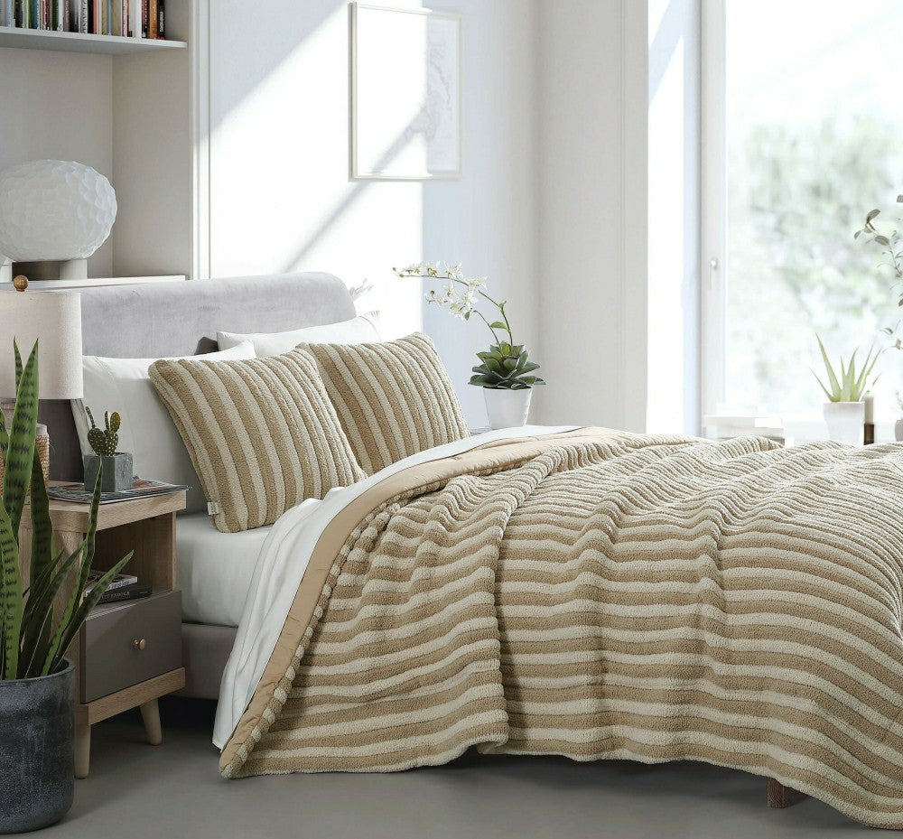 Snug Piped Comforter | Plow & Hearth