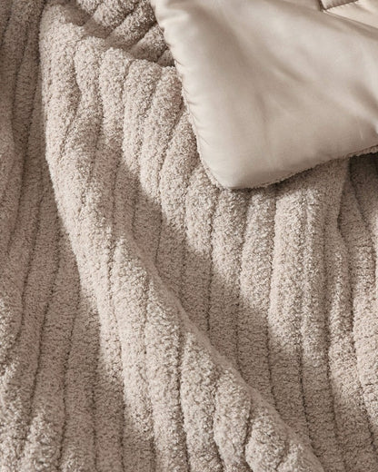 Snug Piped Comforter | Plow & Hearth