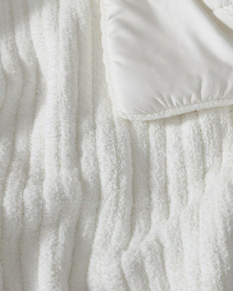 Snug Piped Comforter | Plow & Hearth