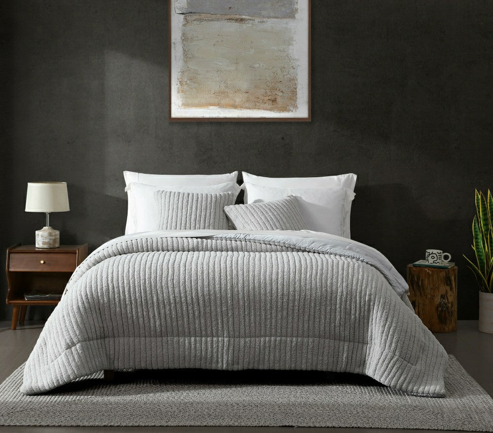Snug Piped Comforter | Plow & Hearth