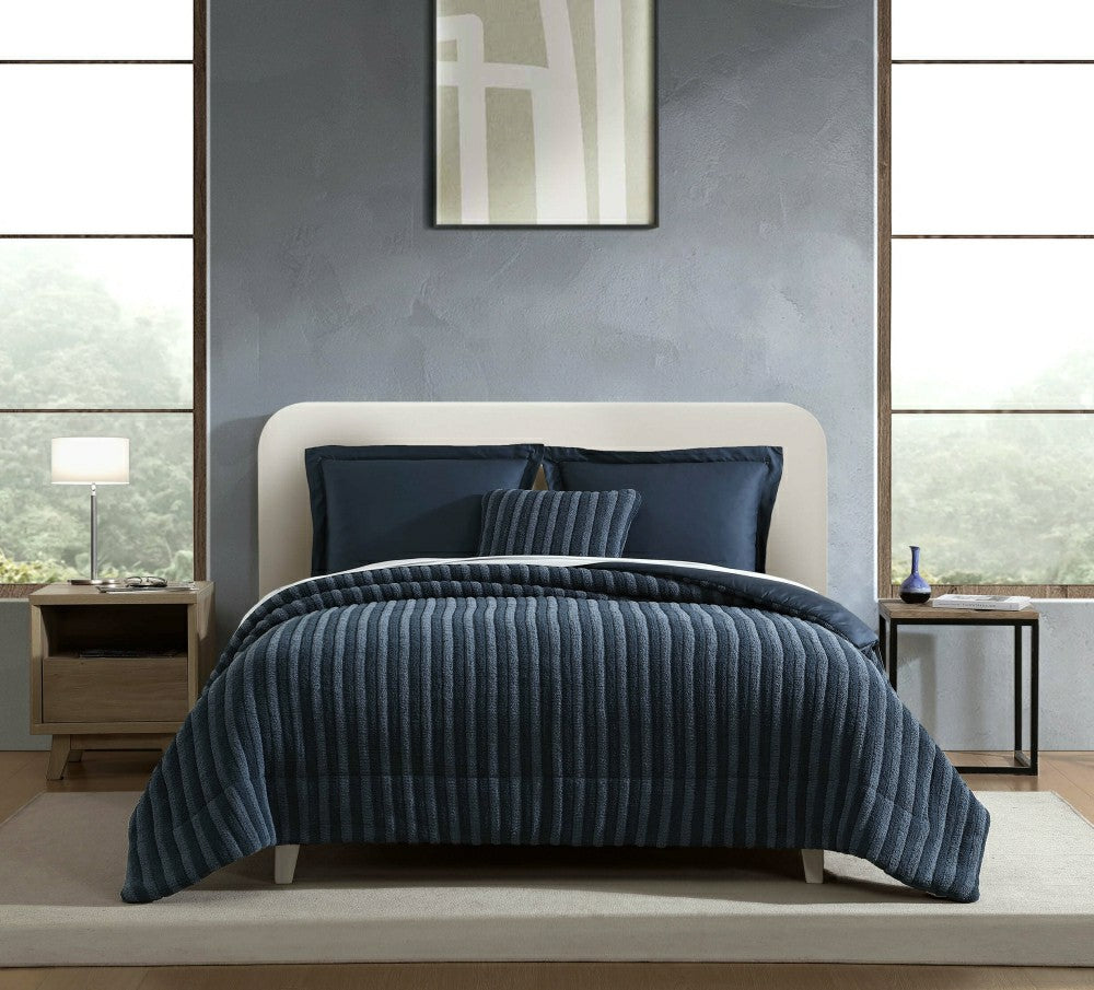 Snug Piped Comforter | Plow & Hearth